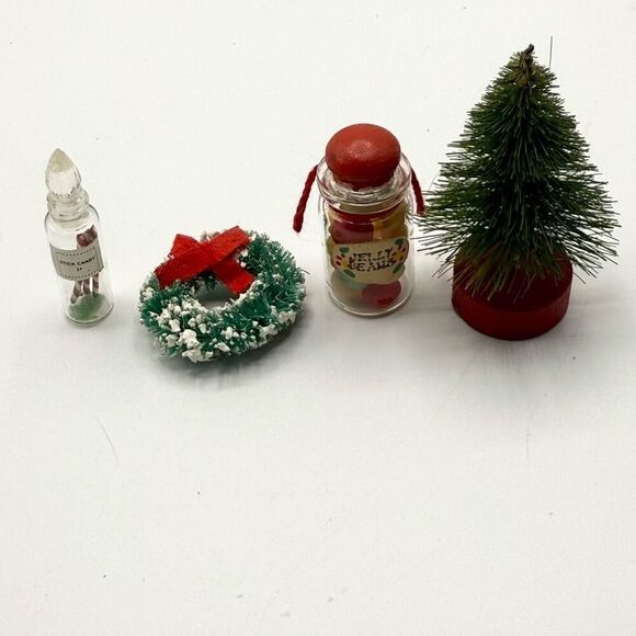 Unbranded Vintage Dollhouse Miniature 1:12 Scale Holiday Christmas Items - Picture 1 of 4